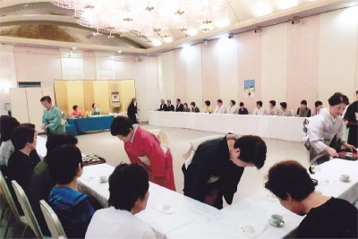 広島県更生保護女性連盟のメンバーによるチャリティー茶会
