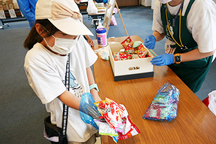 お菓子つかみどり