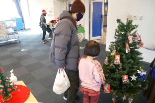 えがお企画「お菓子クリスマスツリー」